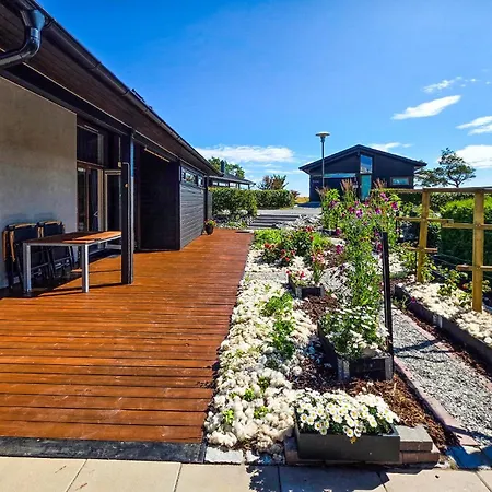 2 Bedroom Stunning In *