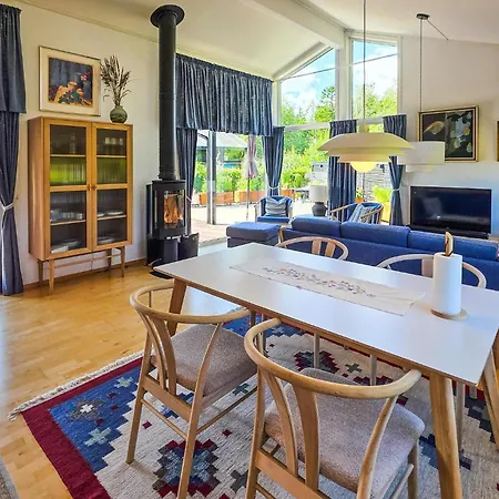 Σπίτι διακοπών 2 Bedroom Stunning In *